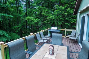 Outdoor dining - Spacious Catskills Home with Covered Hot Tub (Thompson)