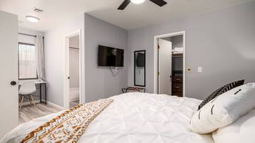 2 habitaciones, escritorio, tabla de planchar con plancha y wifi