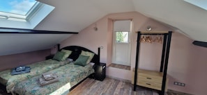 4 bedrooms, desk, iron/ironing board, travel crib