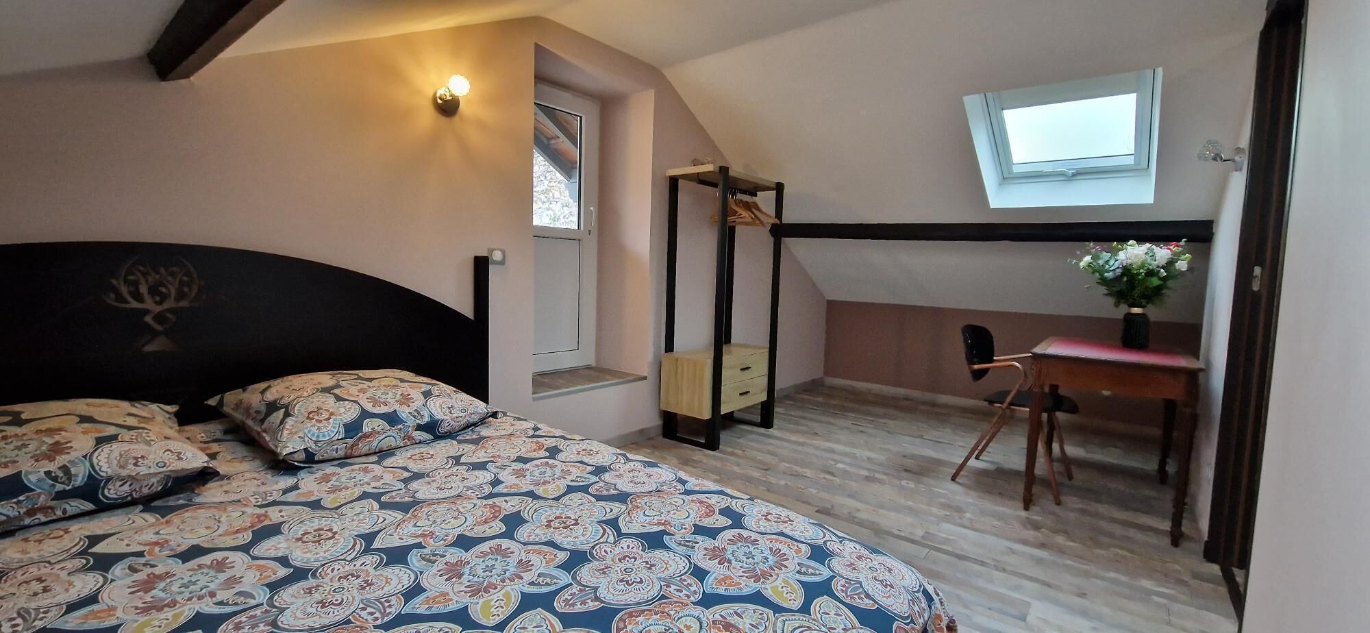 4 bedrooms, desk, iron/ironing board, travel crib