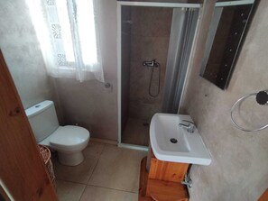 Dusche, Handtücher, Toilettenpapier