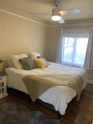 1 bedroom, desk, travel crib, free WiFi