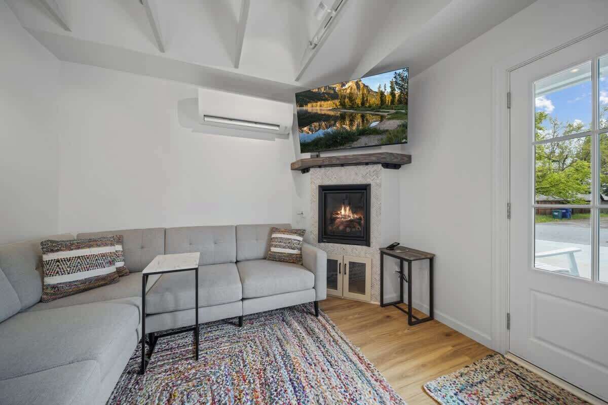 Smart TV, lareira, escritórios