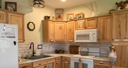 Quiet, Cozy, quaint affordable place to stay. 50 minutes east of Oklahoma City