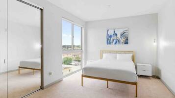 3 bedrooms, desk, iron/ironing board, travel crib