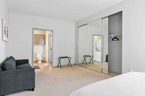 3 bedrooms, desk, iron/ironing board, travel crib