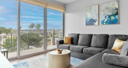 Rooftop Pool & Hot Tub Family 3 Bdrm Apt