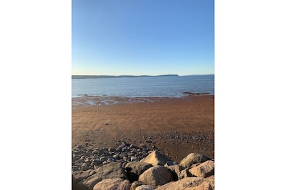 Cottage at Evangeline Beach & near Local Wineries