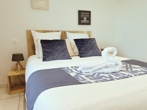 2 عدّة غرف نوم ومكواة/لوح كي وسرير سفر وواي فاي مجانًا