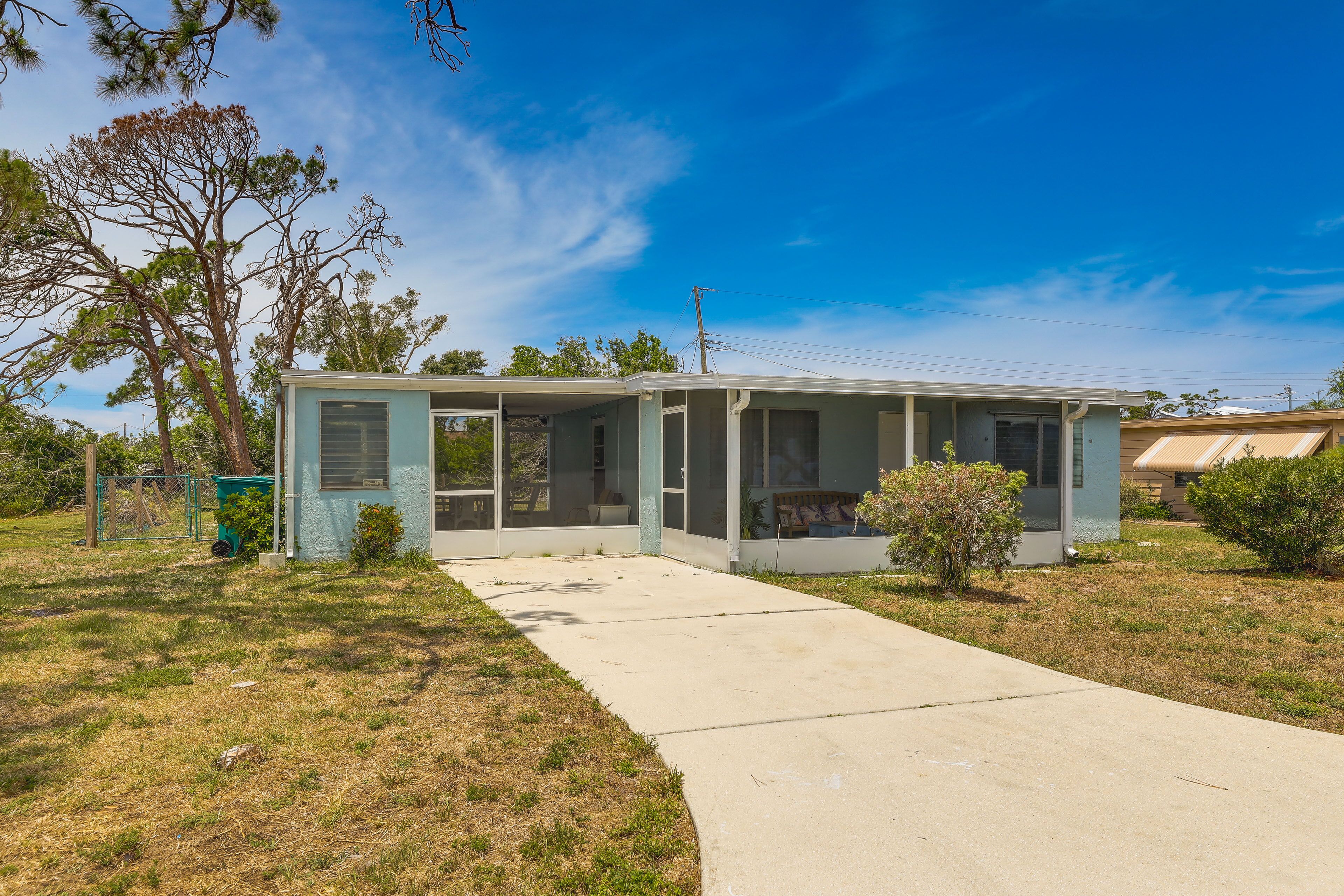 Englewood Vacation Home w/ Screened Porch!