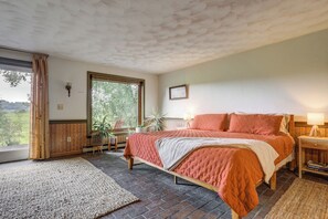 3 bedrooms, desk, iron/ironing board, travel cot - Sunny & Spacious A-Frame with Private Pool and Panoramic Amish Country Views (Willow Street)