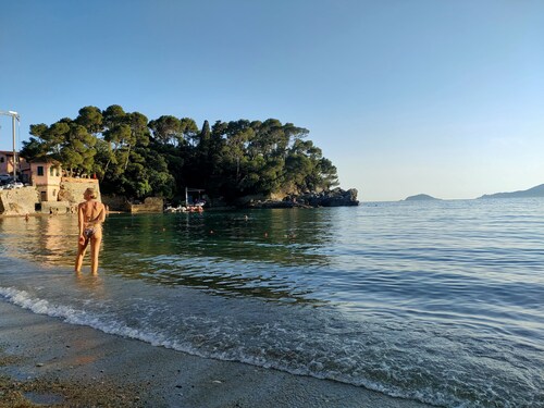 Summer house with unforgettable views of the Gulf of Poets