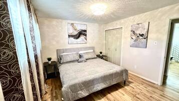 3 bedrooms, iron/ironing board, WiFi, bed sheets