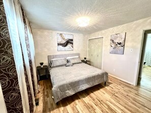 3 bedrooms, iron/ironing board, WiFi, bed sheets