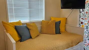 1 Schlafzimmer, Reisekinderbett, kostenloses WLAN, Bettwäsche