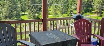 Tiny Farmhouse | CDA, Silverwood & Lake Nearby