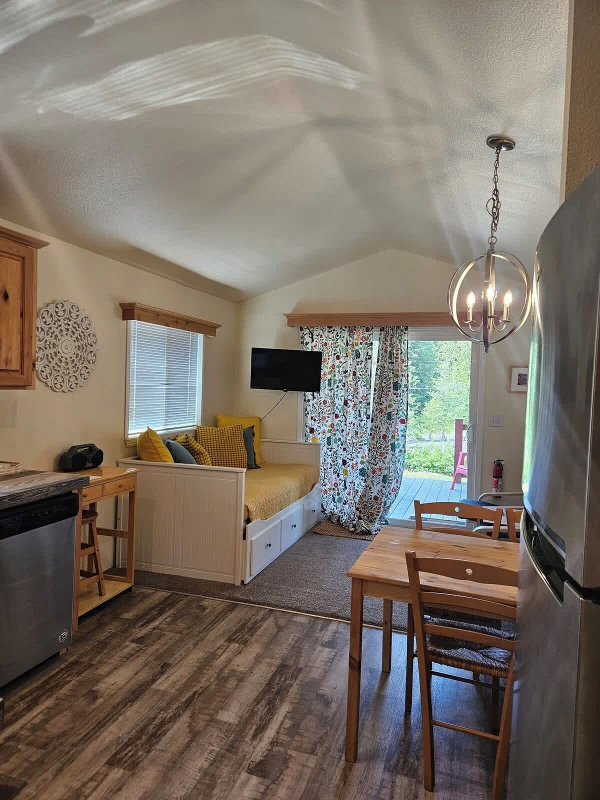 Smart TV, stereo, offices