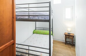 2 室のベッドルーム、WiFi (無料)、ベッドシーツ