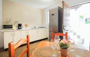 Réfrigérateur, cafetière/bouilloire