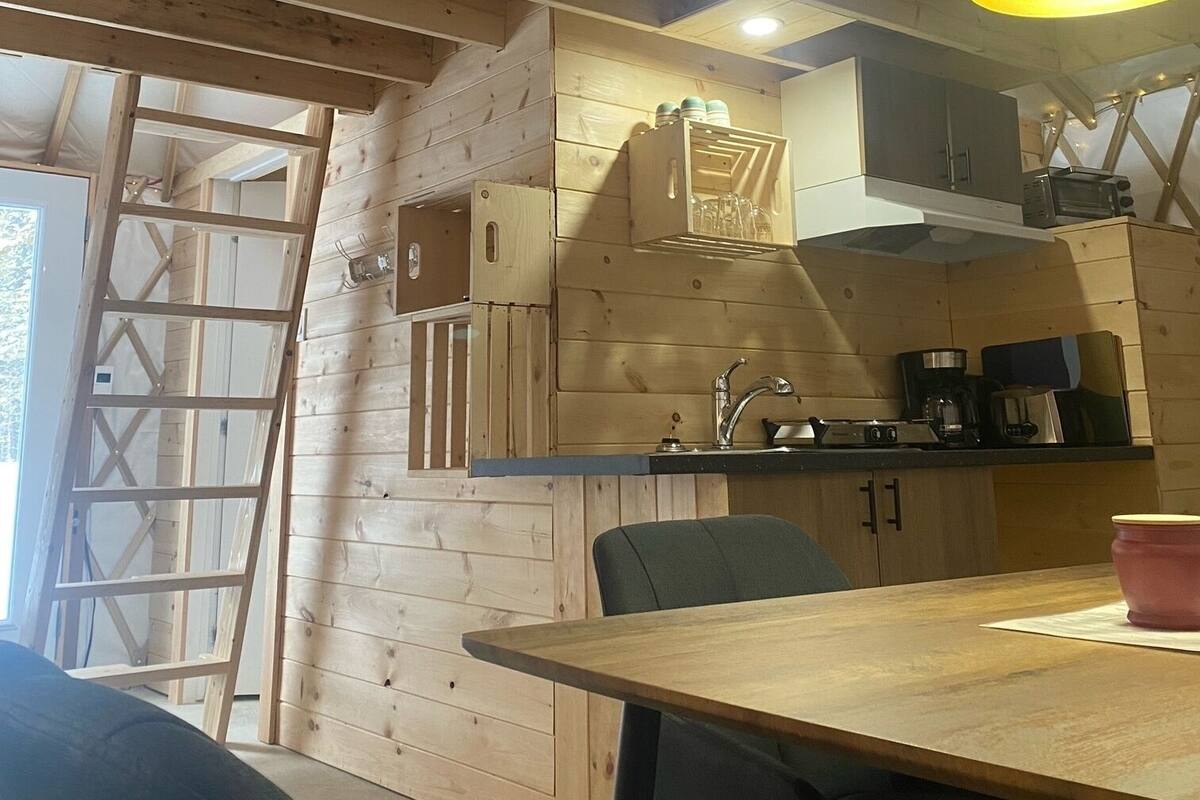 Familienzelt | Wohnbereich | Kamin, Fußbodenheizung