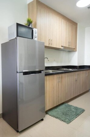 Fridge, microwave, stovetop, electric kettle