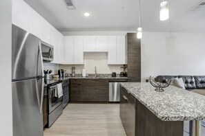 Private kitchen - Beautiful 1bdrm Luxury condo (Tampa)