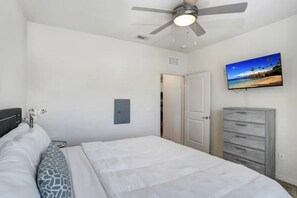 Room - Beautiful 1bdrm Luxury condo (Tampa)