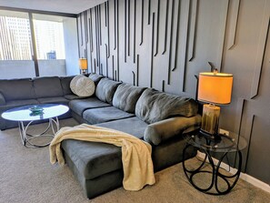 Smart TV - DOWNTOWN DENVER SUITE 16 PRIVATE BALCONY, SKYLINE VIEWS, POOL, AND GYM, LOCATION (Denver)