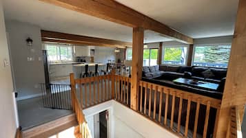 Penthouse Deluxe | Khu phòng khách | TV màn hình phẳng