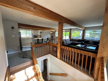 Cobertura luxo | Área de estar | TV de tela plana 4 polegadas com canais via satélite. Bearvalley Guesthouse