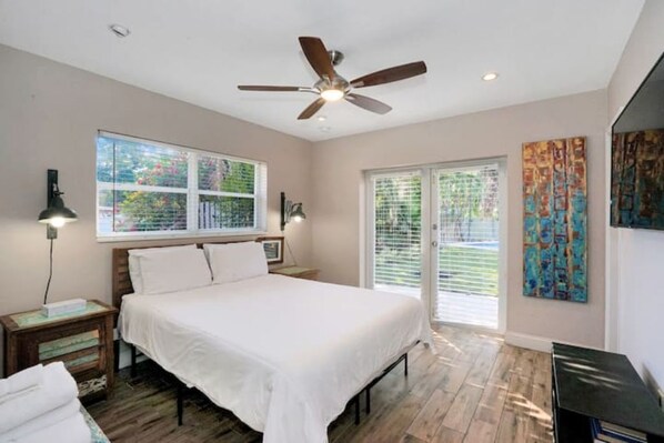 2 habitaciones, tabla de planchar con plancha y cuna de viaje 