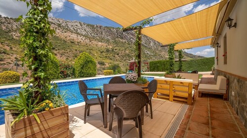 Casitas Cueva del Gato Benaoján by Ruralidays