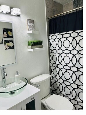 Bathroom - Safari Home King beds Big Pool (Deltona)