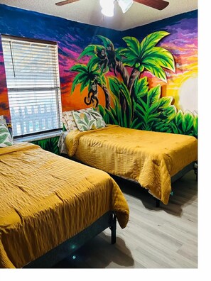 Room - Safari Home King beds Big Pool (Deltona)