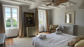 4 chambres, lit de bébé portatif, accès au Wi-Fi (inclus)
