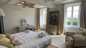 4 chambres, lit de bébé portatif, accès au Wi-Fi (inclus)