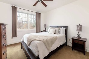 4 bedrooms, iron/ironing board, WiFi, bed sheets