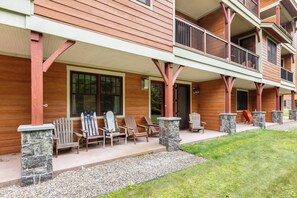 Terrace/patio - Riverfront Condo w/ Hot Tub | River Swimming Spot! (Lincoln)