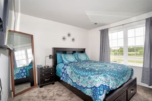 3 عدّة غرف نوم ومكواة/لوح كي وواي فاي مجانًا وملاءات أسرّة