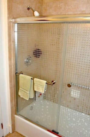 Bathroom - Roomy Downtown 4B+ House Walk to Beach Boardwalk! (Santa Cruz)
