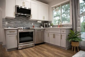 Fridge, microwave, stovetop, dishwasher