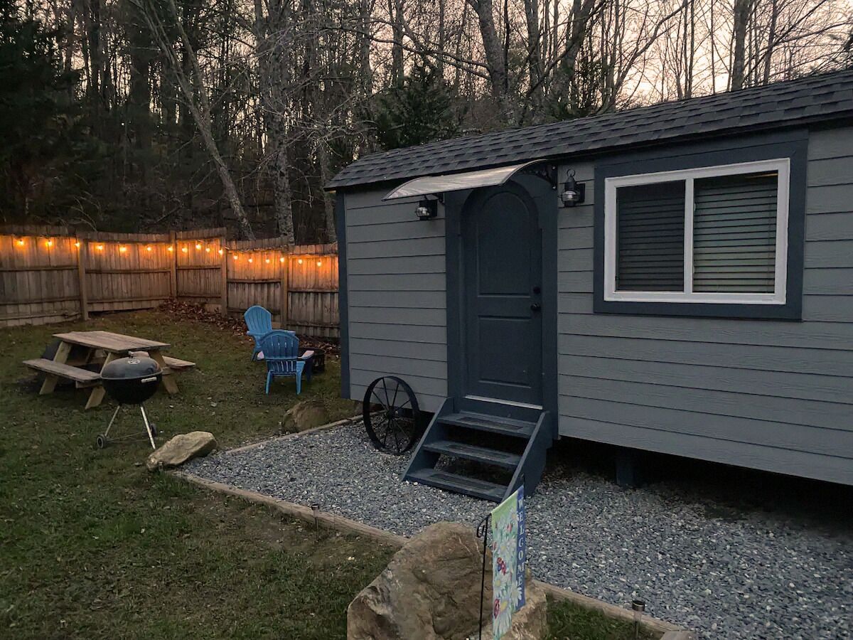Beautiful Tiny Cabin Near Lake Nantahala and the Great Smoky Mountains