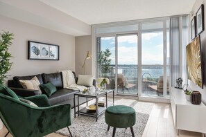 Smart TV - GLOBALSTAY. Elegance Green 12 Floor 2bd 2bath. Balcony (Toronto/Canada)
