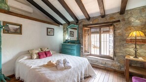 4 dormitorios, tabla de planchar con plancha, cuna de viaje y wifi