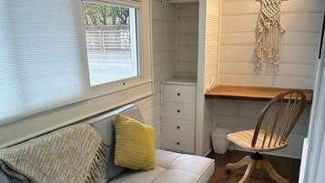 TV connectée, cheminée, espaces bureaux