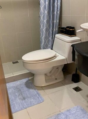 Bathroom - 1 Bedroom Executive Staycation (Taguig)