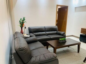 Living area - 1 Bedroom Executive Staycation (Taguig)