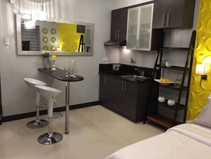 Room - Cozy Staycation in BGC (Taguig)