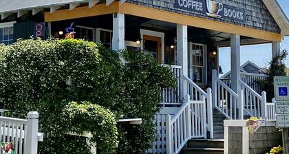 Lovely Oceanside condo in beautiful Duck, North Carolina Outer Banks!
