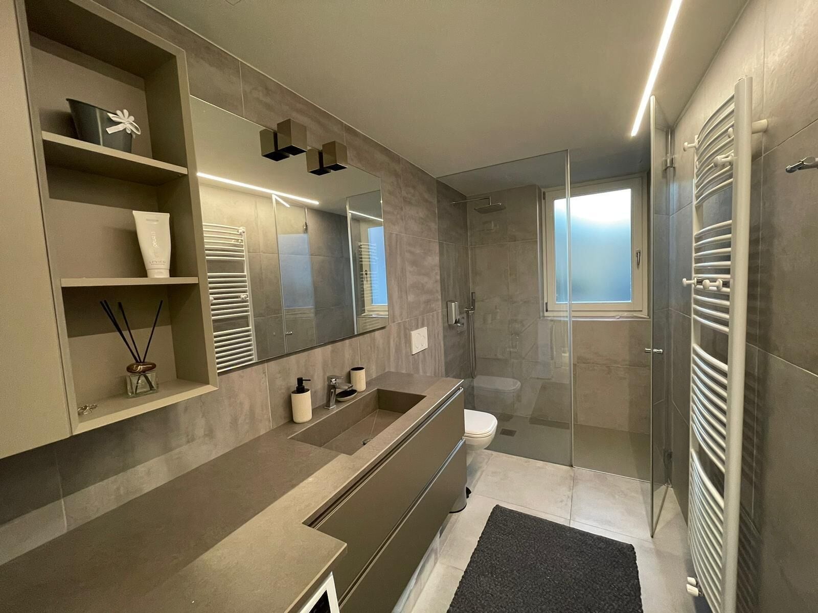 Hårtørrer, bidet, håndklæder, Sæbe
